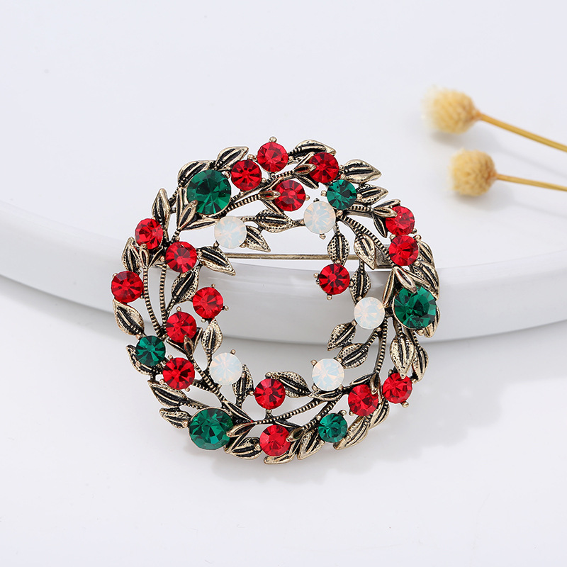Embroidery Kaftan - Christmas series jewelry brooch, retro full