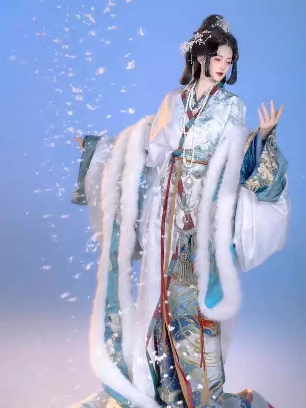 New Hanfu Women Zhan Guo Robe  - đánh giá và giá Embroidery Knit
