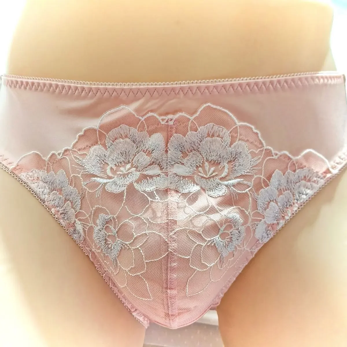 Man's Lace Embroidery Pink Bri - đánh giá và giá Embroidery Knit